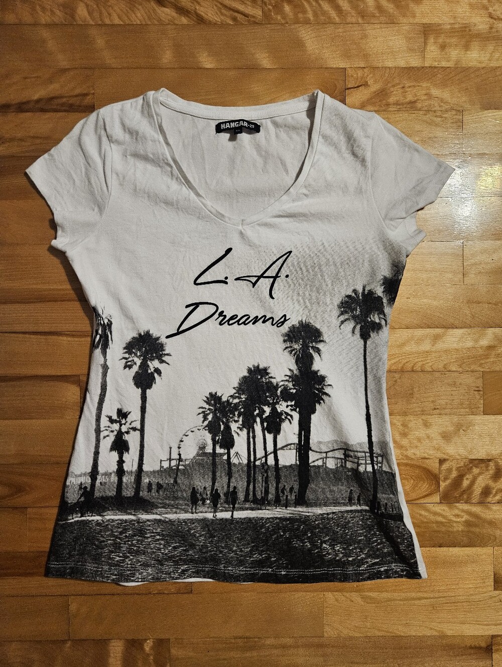 L.A. Dreams V-Neck T-Shirt 95% Cotton Size L